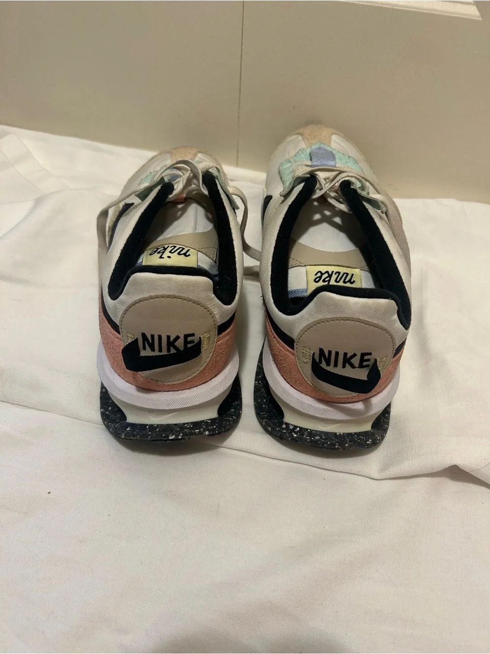 Nike sneakers white